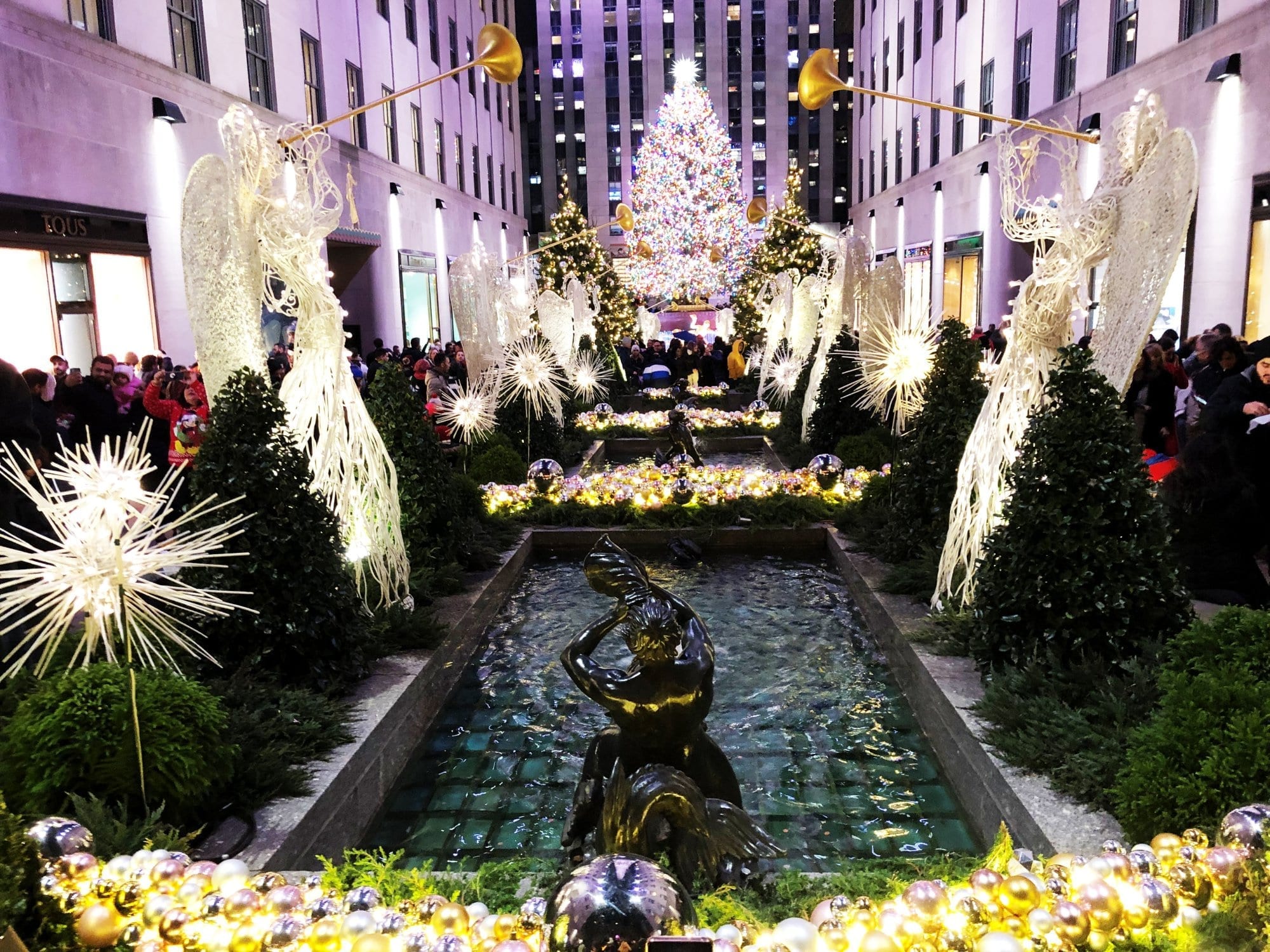 Christmas lights decorating the Rockefeller centre